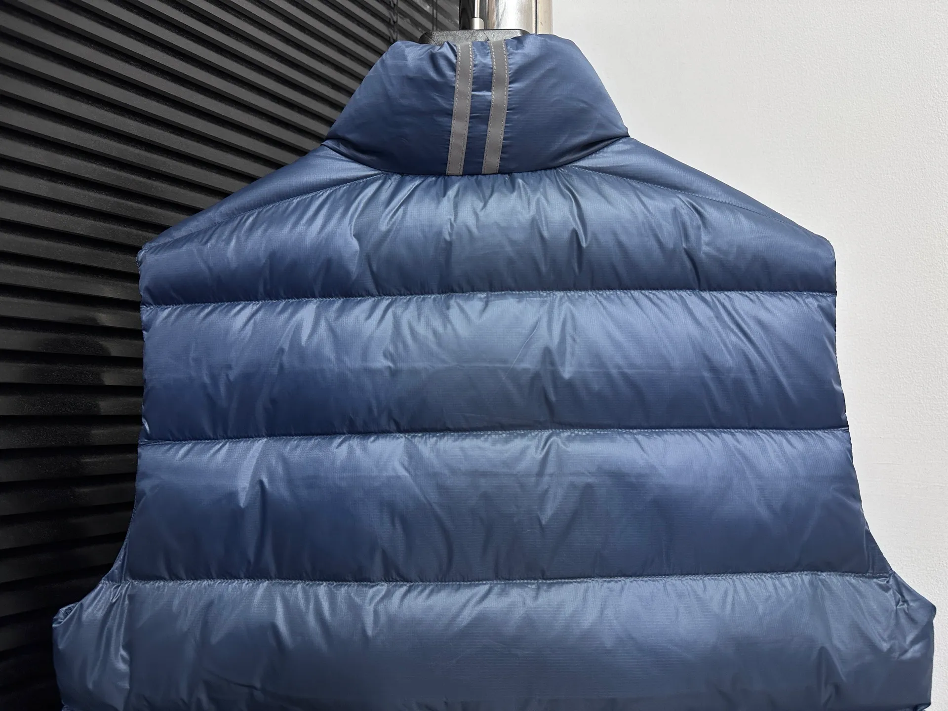 P560 [Canada Goose] CROFTON light down vest R water-repellent treatment Winall windproof fabric 700-fill down capacity Original molding Detailed production The upper body effect is stunning Exclusively available on the Xiaohongshu purchasing platform The highest version on the market Code number: XS-XXL